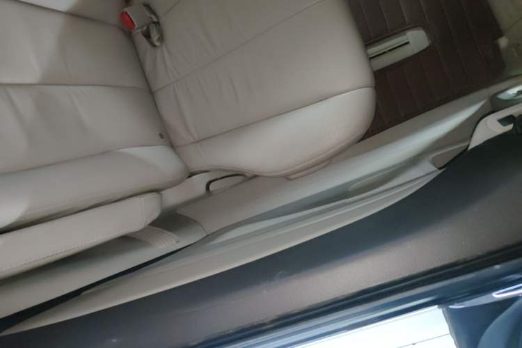 Used Mazda 8 2013 2.5L Ultimate Edition Right Rear Door Interior