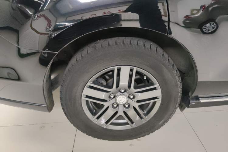 Used Mazda 8 2013 2.5L Ultimate Edition Right Rear Wheel Hub