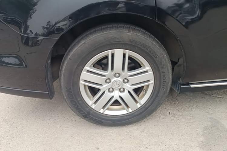 Used Mazda 8 2013 2.5L Ultimate Edition Right Rear Wheel Hub
