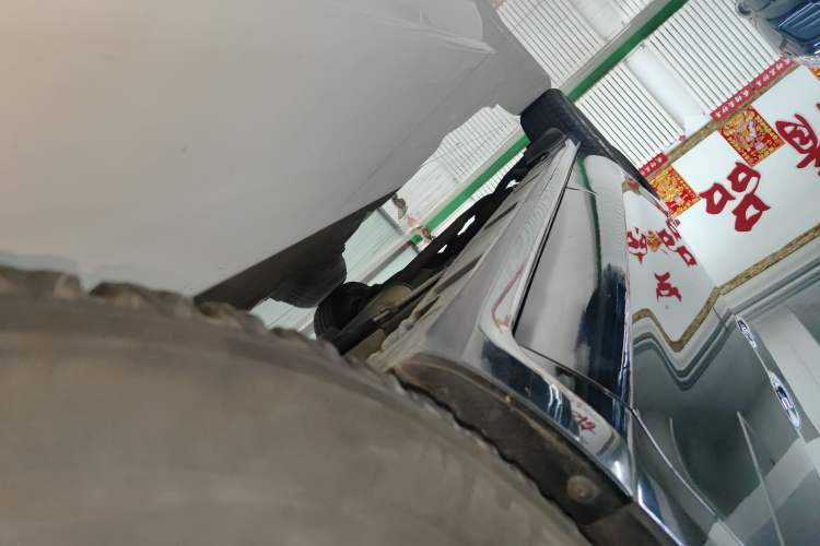 Used Mazda 8 2013 2.5L Ultimate Edition Right Side Sill