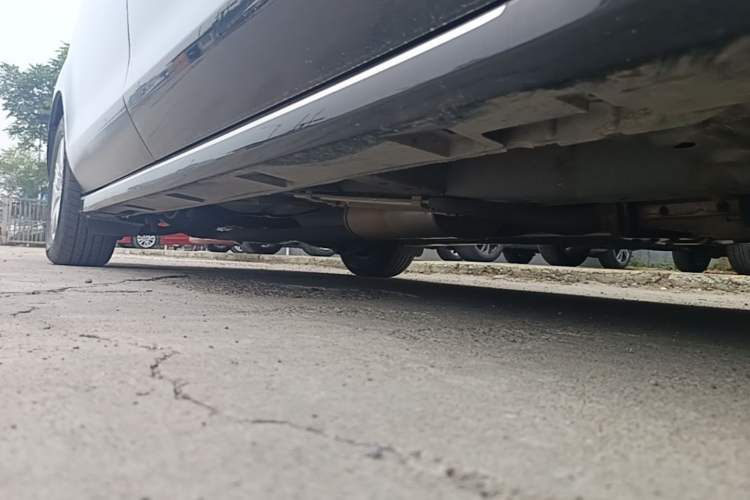 Used Mazda 8 2013 2.5L Ultimate Edition Right Side Sill