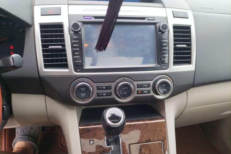 Used Mazda 8 2013 2.5L Ultimate Edition Audio And AC Panel