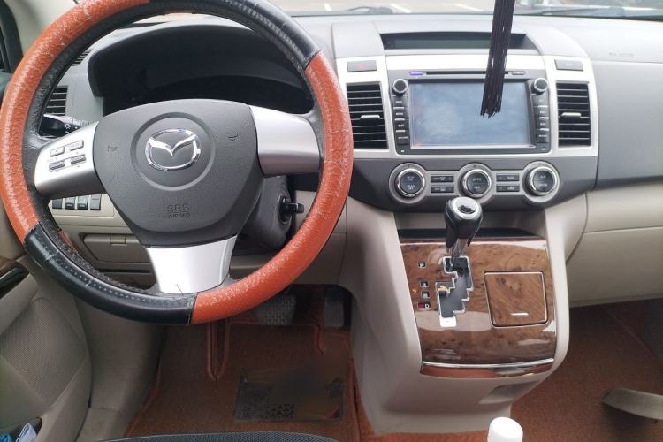 Used Mazda 8 2013 2.5L Ultimate Edition Center Console
