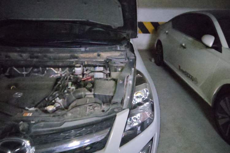 Used Mazda 8 2013 2.5L Ultimate Edition Engine Bay Left