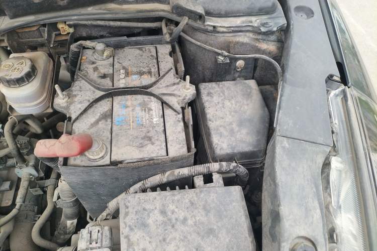 Used Mazda 8 2013 2.5L Ultimate Edition Engine Bay Left