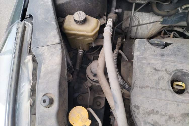 Used Mazda 8 2013 2.5L Ultimate Edition Engine Bay Right