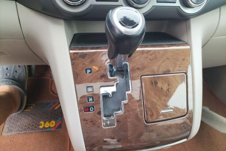 Used Mazda 8 2013 2.5L Ultimate Edition Gear Lever