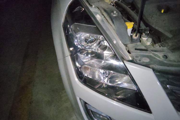 Used Mazda 8 2013 2.5L Ultimate Edition Right Front Headlight