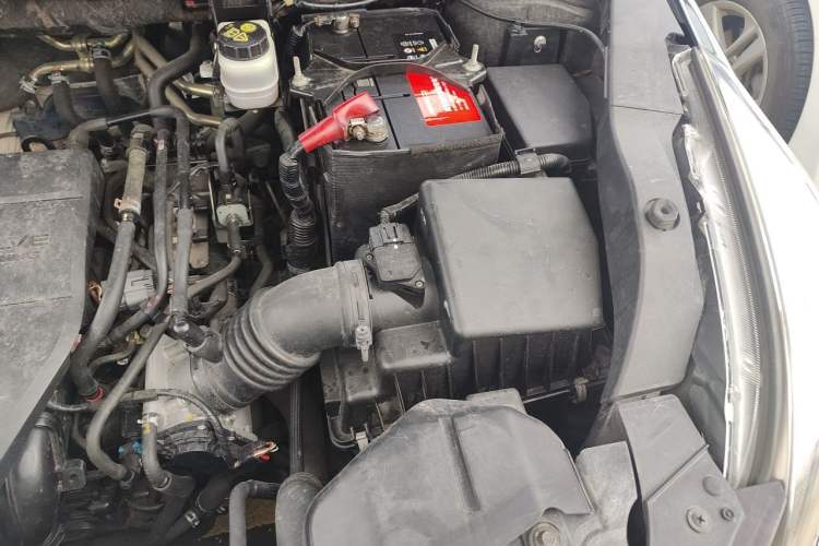 Used Mazda 8 2013 2.5L Deluxe Edition Engine Bay Left