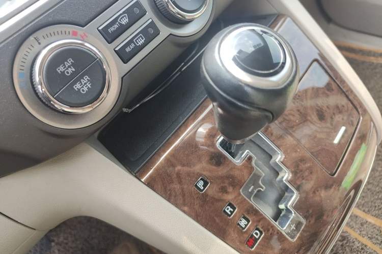 Used Mazda 8 2013 2.5L Deluxe Edition Gear Lever