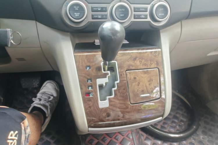 Used Mazda 8 2013 2.5L Elite Edition Gear Lever