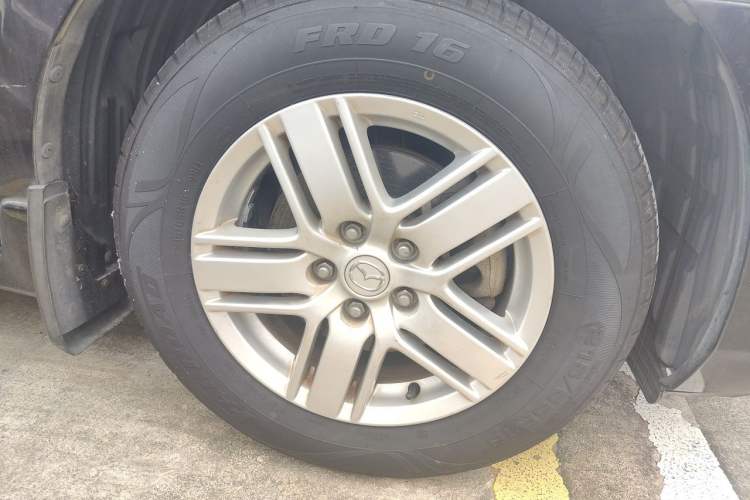 Used Mazda 8 2013 2.5L Deluxe Edition Right Front Wheel Hub
