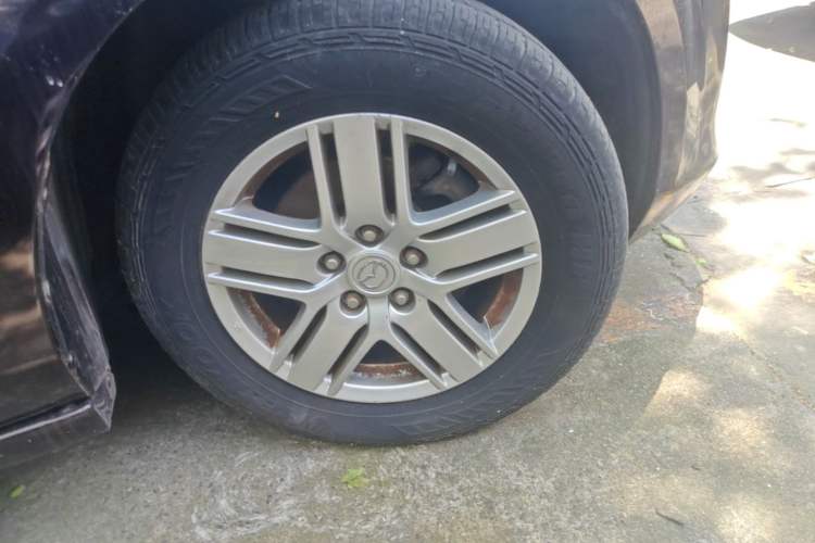 Used Mazda 8 2013 2.5L Elite Edition Right Front Wheel Hub