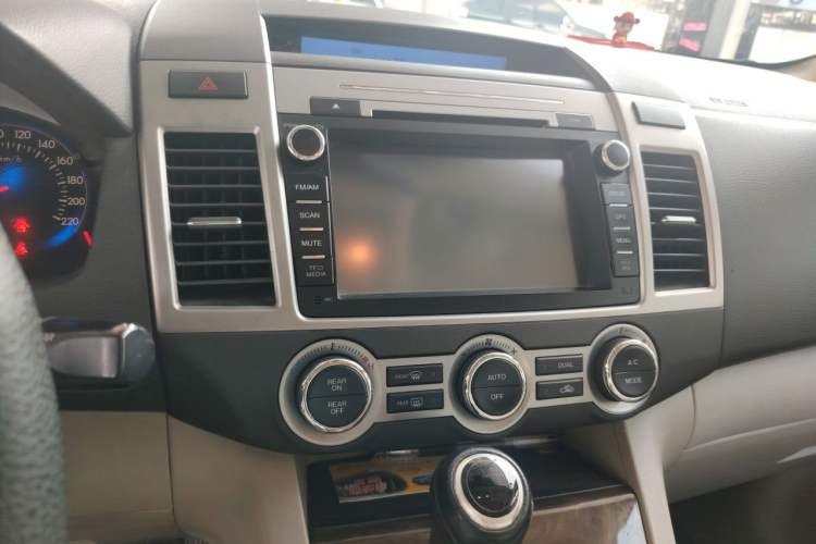 Used Mazda 8 2013 2.5L Ultimate Edition Audio And AC Panel