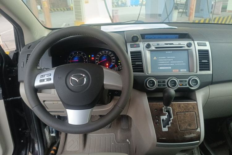 Used Mazda 8 2013 2.5L Elite Edition Center Console