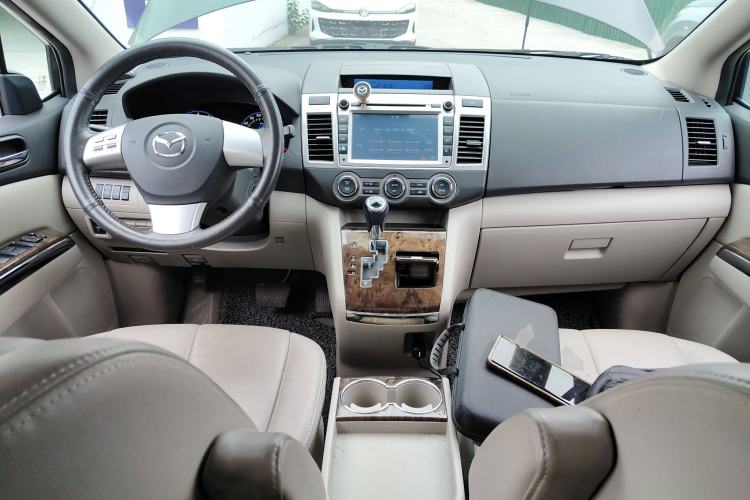 Used Mazda 8 2013 2.5L Ultimate Edition Center Console