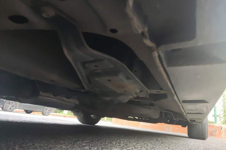 Used Mazda 8 2013 2.5L Ultimate Edition Chassis Front Left