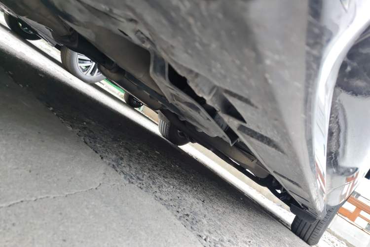 Used Mazda 8 2013 2.5L Ultimate Edition Chassis Front Left