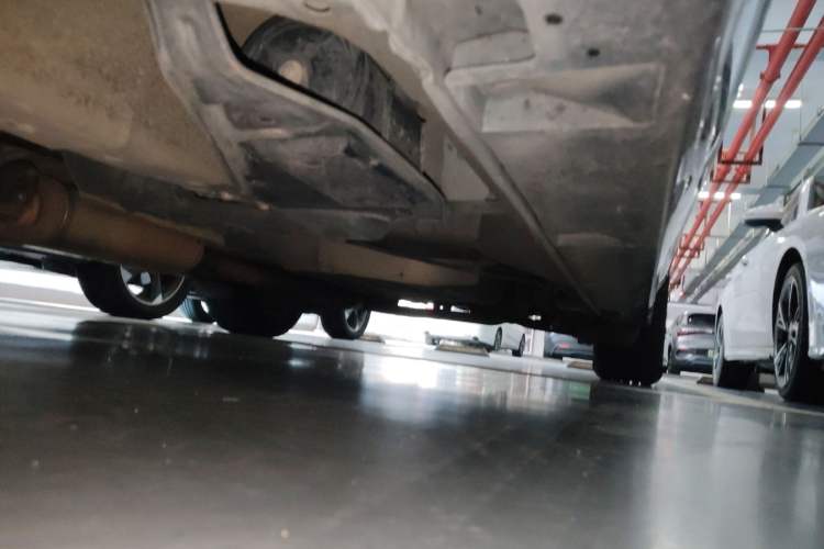 Used Mazda 8 2013 2.5L Ultimate Edition Chassis Front Left