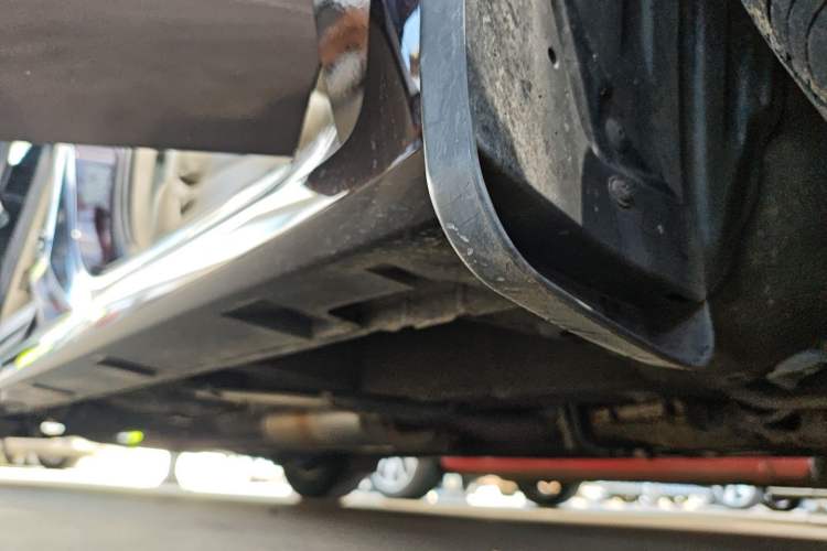 Used Mazda 8 2013 2.5L Ultimate Edition Chassis Front Right