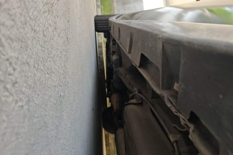 Used Mazda 8 2013 2.5L Deluxe Edition Chassis Rear Left