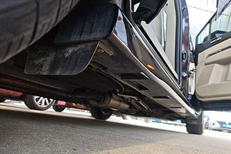 Used Mazda 8 2013 2.5L Ultimate Edition Chassis Rear Right