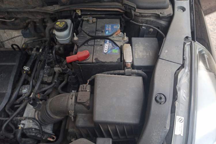 Used Mazda 8 2013 2.5L Deluxe Edition Engine Bay Left