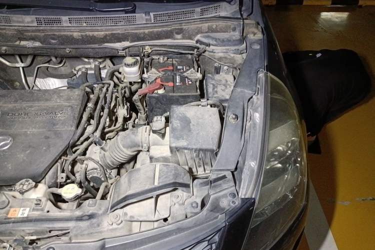 Used Mazda 8 2013 2.5L Ultimate Edition Engine Bay Left