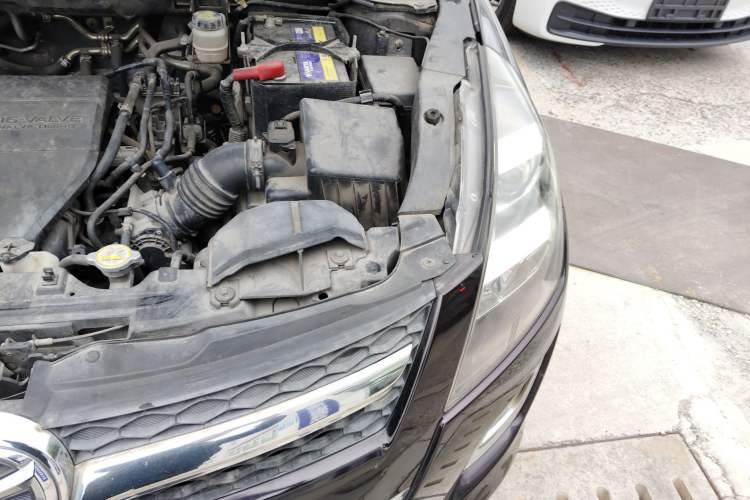 Used Mazda 8 2013 2.5L Ultimate Edition Engine Bay Left