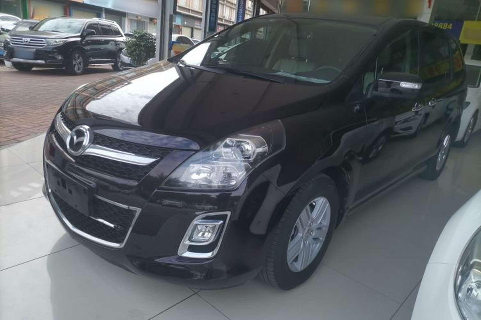 Used Mazda 8 2013 2.5L Ultimate Edition Front Left 45 Deg
