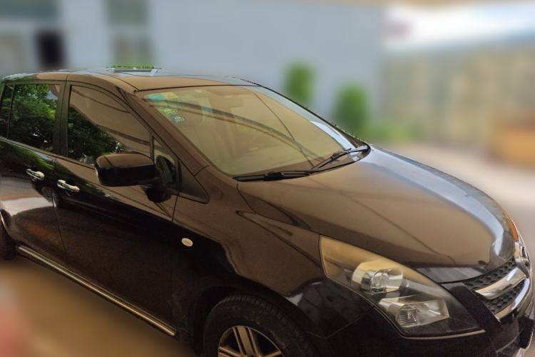 Used Mazda 8 2013 2.5L Deluxe Edition Front Right 45 Deg