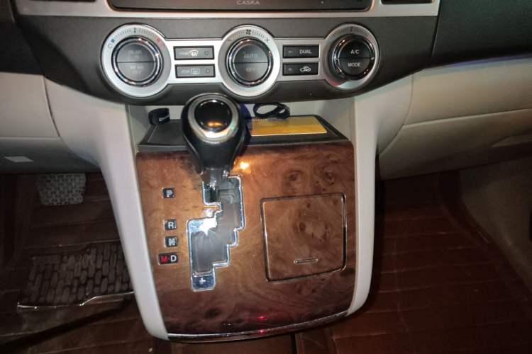 Used Mazda 8 2013 2.5L Ultimate Edition Gear Lever