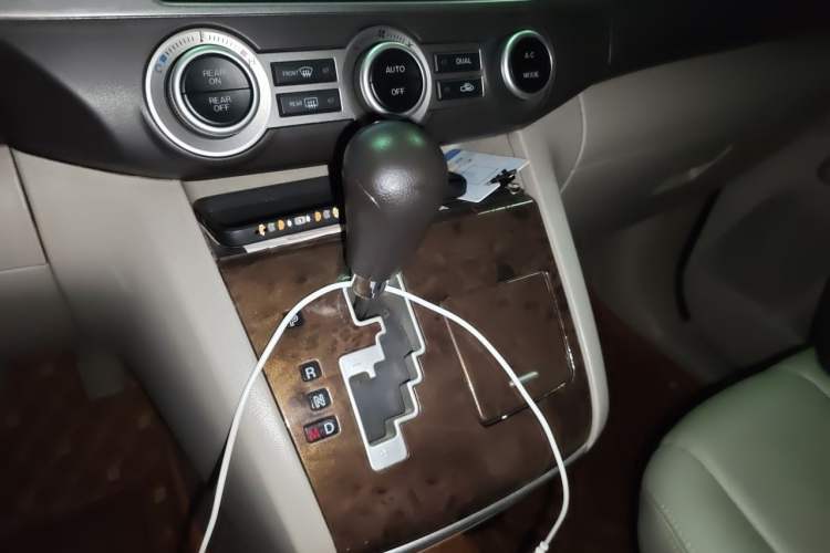 Used Mazda 8 2013 2.5L Elite Edition Gear Lever