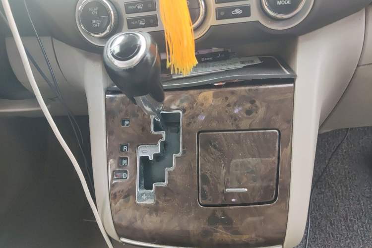 Used Mazda 8 2013 2.5L Ultimate Edition Gear Lever