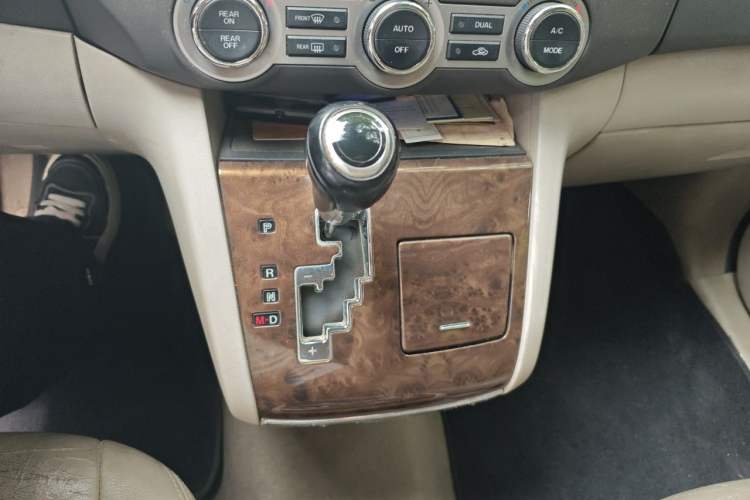 Used Mazda 8 2013 2.5L Ultimate Edition Gear Lever