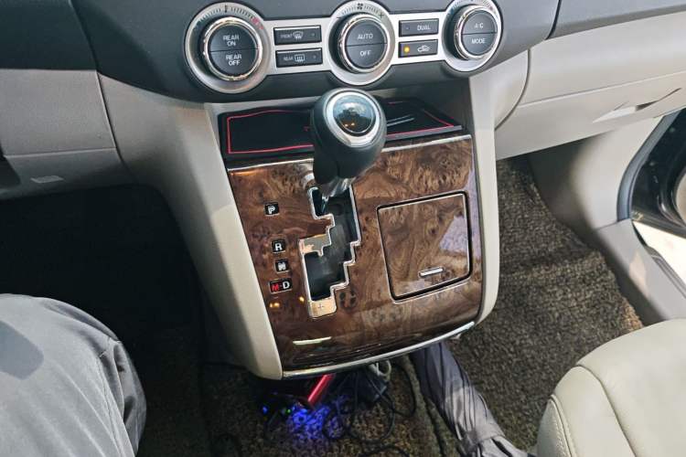 Used Mazda 8 2013 2.5L Ultimate Edition Gear Lever