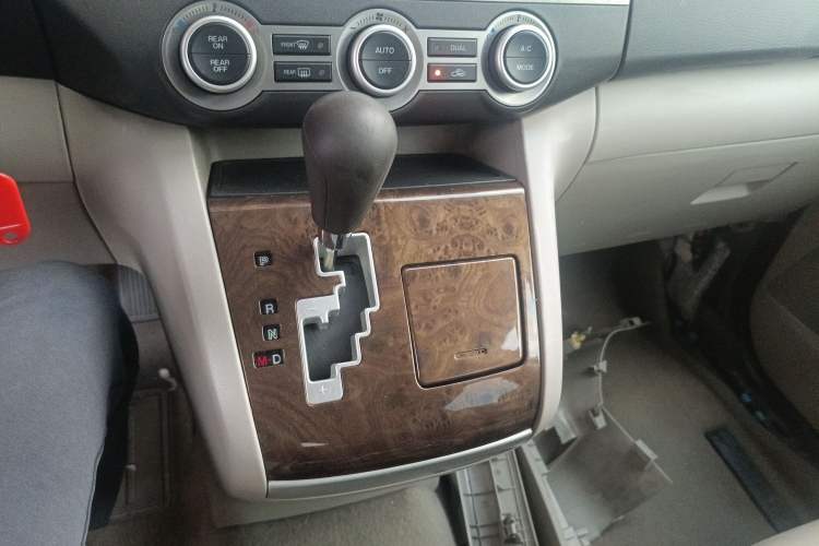 Used Mazda 8 2013 2.5L Elite Edition Gear Lever