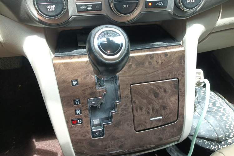 Used Mazda 8 2013 2.5L Ultimate Edition Gear Lever