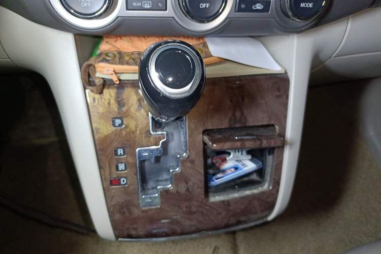 Used Mazda 8 2013 2.5L Ultimate Edition Gear Lever