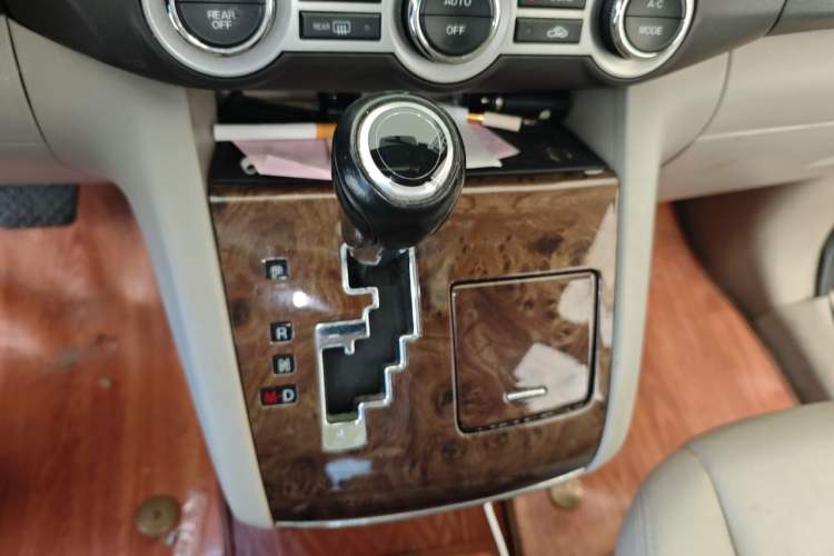 Used Mazda 8 2013 2.5L Deluxe Edition Gear Lever