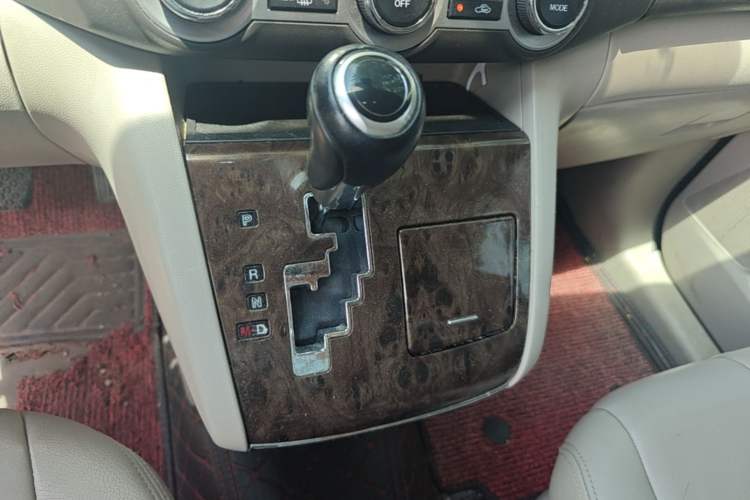 Used Mazda 8 2013 2.5L Ultimate Edition Gear Lever