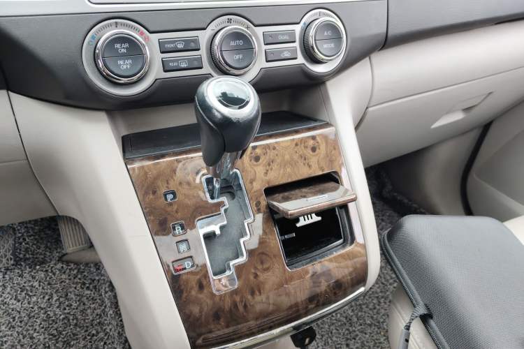 Used Mazda 8 2013 2.5L Ultimate Edition Gear Lever