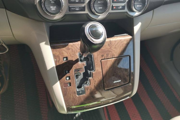 Used Mazda 8 2013 2.5L Deluxe Edition Gear Lever