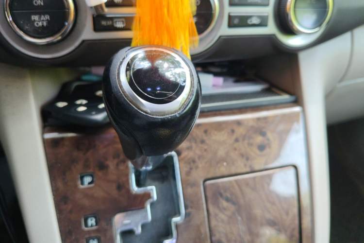 Used Mazda 8 2013 2.5L Ultimate Edition Gear Lever