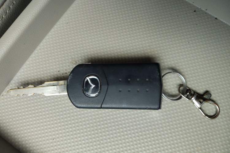 Used Mazda 8 2013 2.5L Elite Edition Interior 1