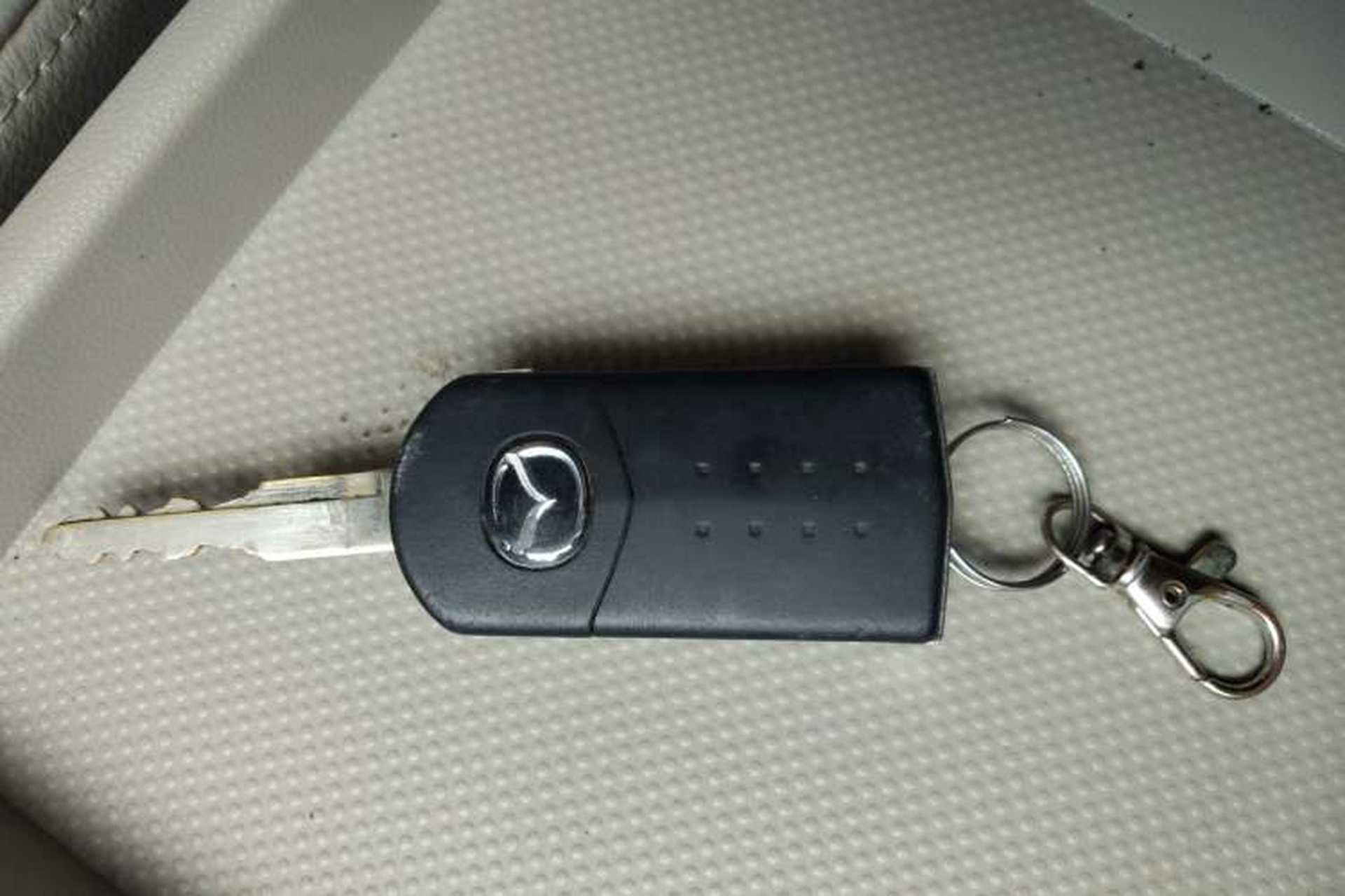 Used Mazda 8 2013 2.5L Elite Edition Interior 1