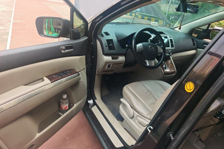 Used Mazda 8 2013 2.5L Elite Edition Interior 3