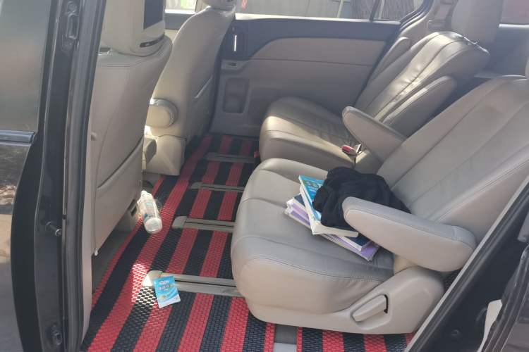 Used Mazda 8 2013 2.5L Deluxe Edition Interior 4
