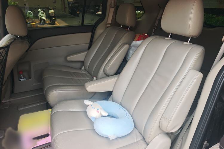 Used Mazda 8 2013 2.5L Elite Edition Interior 4