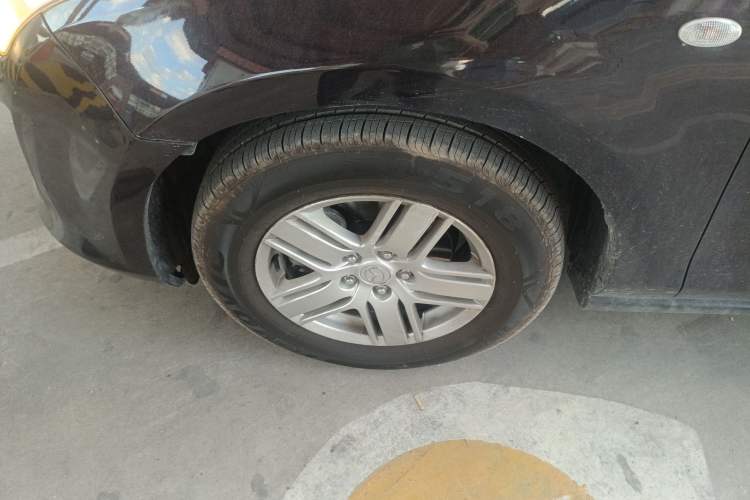 Used Mazda 8 2013 2.5L Elite Edition Left Front Wheel Hub